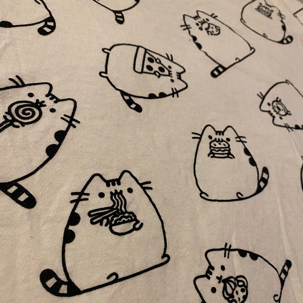 pusheen all over print t-shirt || ACCEPTING ALL REASONABLE OFFERS